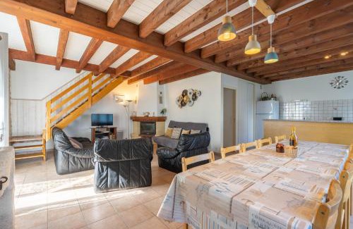 La Gripperie-Saint-Symphorien Maison | Gite Aix Piscine intérieure