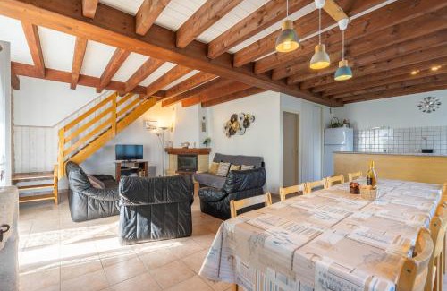 La Gripperie-Saint-Symphorien Maison | Gite de Groupe piscine intérieure