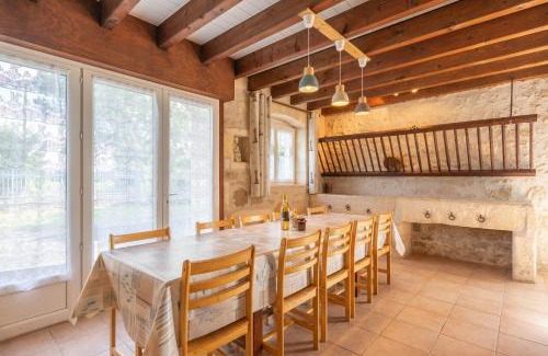 La Gripperie-Saint-Symphorien Maison | Gite de Groupe piscine intérieure