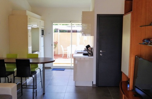 La Crau Maison | Confortable F2 en rdc avec jardin et stationnement.