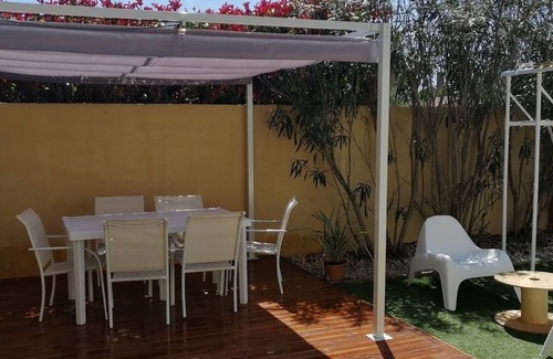 La Crau Maison | Confortable F2 en rdc avec jardin et stationnement.