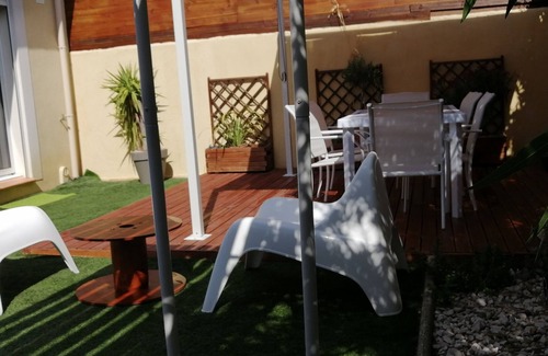 La Crau Maison | Confortable F2 en rdc avec jardin et stationnement.