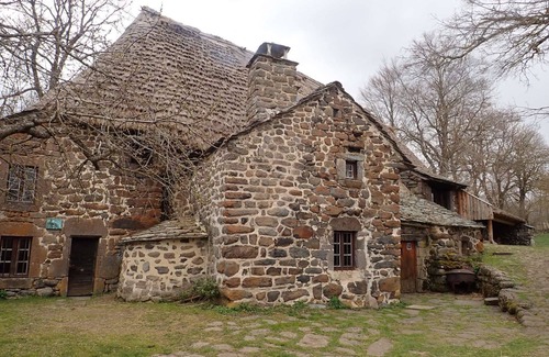 Saint-Front Maison | GITE 12 places Haute Loire - dans le Massif du Mézenc - Meygal