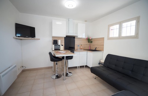 Le Cres Maison | Gite Les Roseaux 2 personnes avec piscine et WIFI près de Montpellier