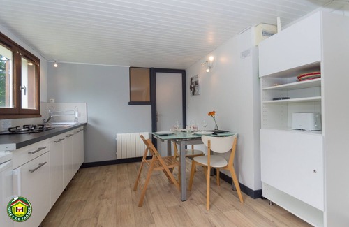 Brie-et-Angonnes Cottage | Gîte 25 m2 en duplex, en rez de jardin, dans un bâtiment autonome.