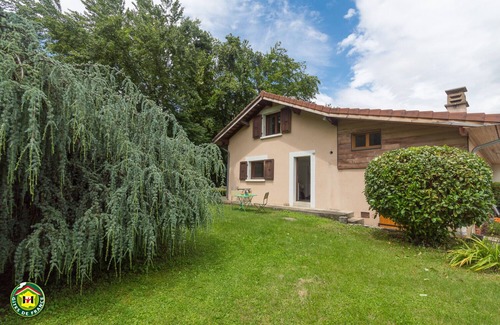 Brie-et-Angonnes Cottage | Gîte 25 m2 en duplex, en rez de jardin, dans un bâtiment autonome.