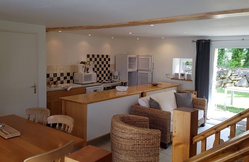 Saint-Pierre-d'Amilly Maison | Gite Le Mignon for 5 people in a complex of 6 gites with swimming pool.
