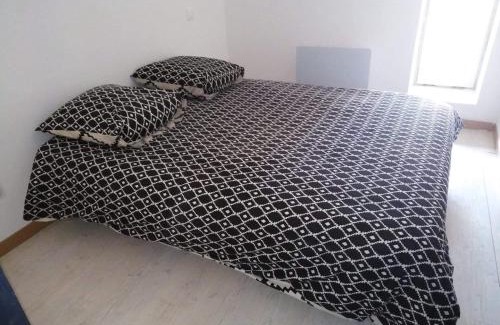 Jujurieux Appartement | Gite 3 étages dans ruelle au calme