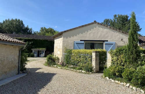 Civrac-de-Blaye Maison | Gîte à 30 mn de Bordeaux, au sein d'un parc arboré et piscine