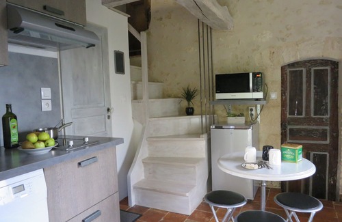 Mamers Cottage | Gîte " 4 épis". Jardin sans vis à vis. Calme près commerces. Quartier historique