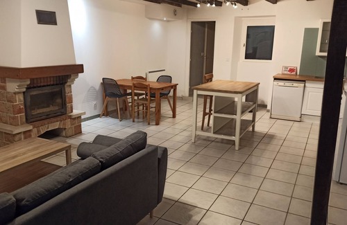 Puybrun Maison | Gite 4 personnes/2 chambres/Terrasse - proximité Dordogne et sites touristiques