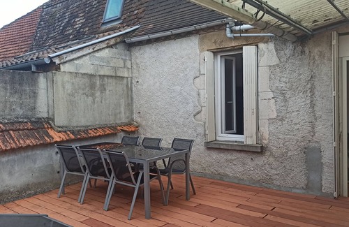 Puybrun Maison | Gite 4 personnes/2 chambres/Terrasse - proximité Dordogne et sites touristiques