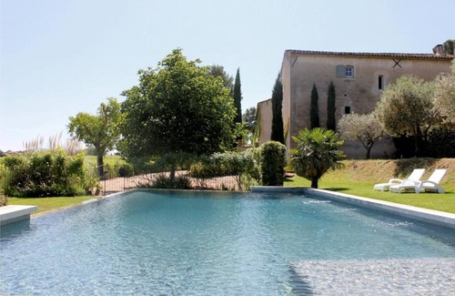 Maubec Appartement | Gîte Amandier - in the Provencal farmhouse of Domaine Faverot