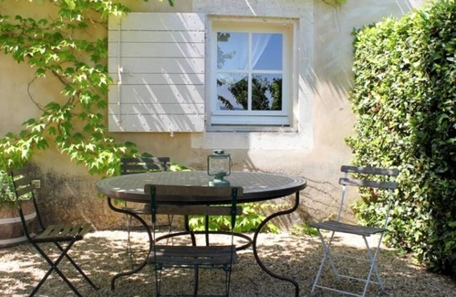 Maubec Appartement | Gîte Amandier - in the Provencal farmhouse of Domaine Faverot