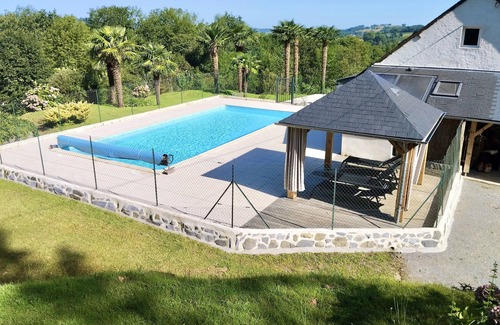 Arthez-d'Asson Cottage | Gite au pied des Pyrénées, piscine chauffée, WIFI, salle jeux - remise en forme