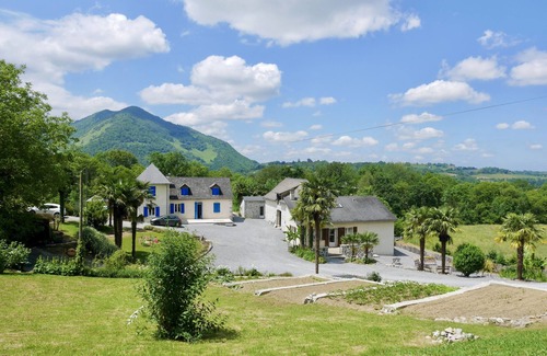 Arthez-d'Asson Cottage | Gite au pied des Pyrénées, piscine chauffée, WIFI, salle jeux - remise en forme