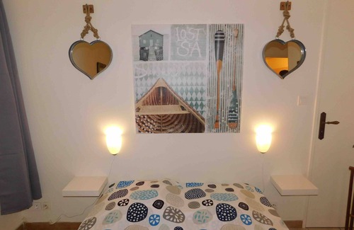 Villetelle Lit Et Petit-Déjeuner | Gîte aux portes de la Camargue, piscine chauffée, 2 chambres, jardin, parking