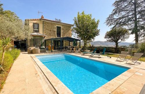 Vienne Maison | gite au chat bûcheron