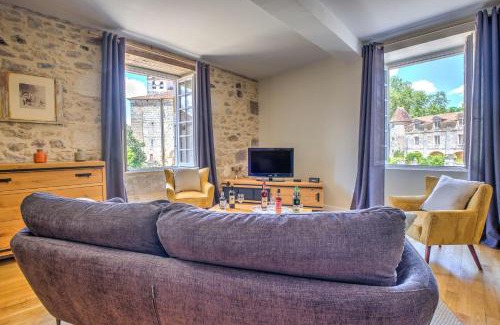 Saint-Jean-de-Cole Appartement | Gite Authentique, Village Classé