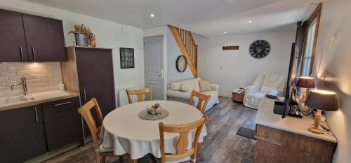 Le Manoir Appartement | Gite avec piscine et bain nordique proche des plages du débarquement