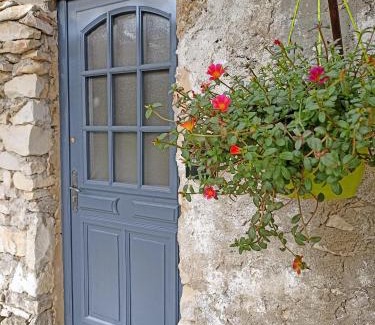 Montsalier Maison | Gite avec piscine "La maison de Valentine" en Provence