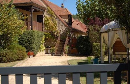 Tremolat Appartement | GITE AV PISCINE ,TONNELLE, BARBECUE ET PARC PRIVES TARIFS EN BAISSE POUR PONTS