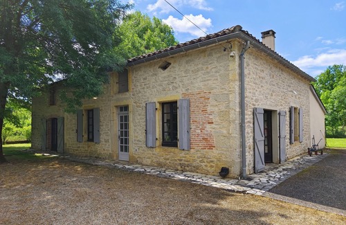 Septfonds Maison | Gite Bacquiès - with enclosed garden and heated swimming pool