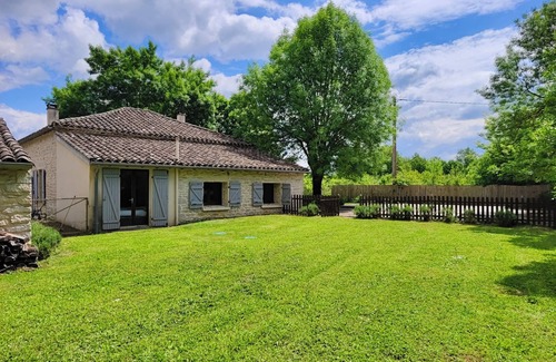 Septfonds Maison | Gite Bacquiès - with enclosed garden and heated swimming pool
