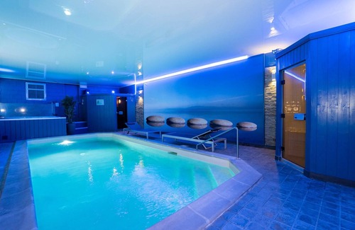 Gussignies Chalet De Ski | Gite BELLA VITA + Accès espace aqua détente 2 heures