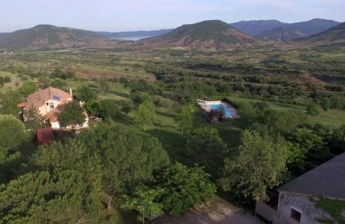Le Puech Appartement | Gite Bergerie Piscine avec vue panoramique sur le Lac du Salagou