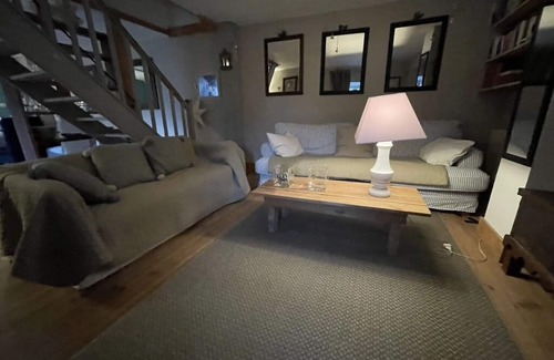 Laval-Roqueceziere Maison | Maison avec piscine à partager , spa supplement à demander