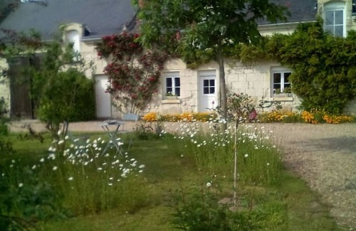 Savigny-en-Veron Maison | Gite Chez LE Vigneron