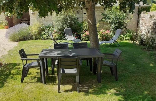 Savigny-en-Veron Maison | Gite Chez LE Vigneron