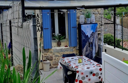 La Souche Maison | Gite d'Arga 4 à 6 pers avec vue sur la montagne, 5 min à pied d'un plan d'eau