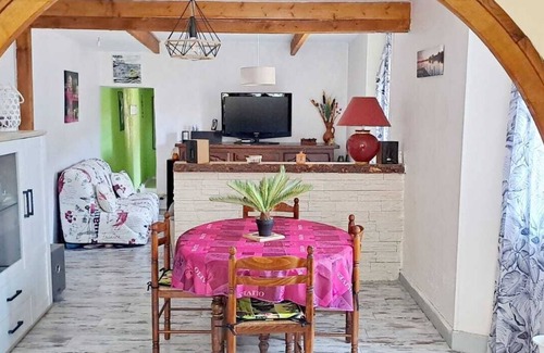 La Souche Maison | Gite d'Arga 4 à 6 pers avec vue sur la montagne, 5 min à pied d'un plan d'eau