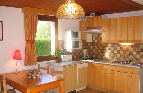 Notre-Dame-de-Bellecombe Chalet De Ski | GITE DANS CHALET SAVOYARD, 4 PERS, au pied des pistes, calme, vue, expo sud