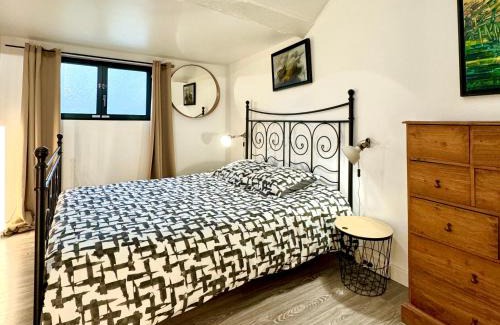 Vernou-sur-Brenne Appartement | GITE DANINOU; meublé 3 chambres avec terrasse (1er étage du château) , salon et cuisine ouverte