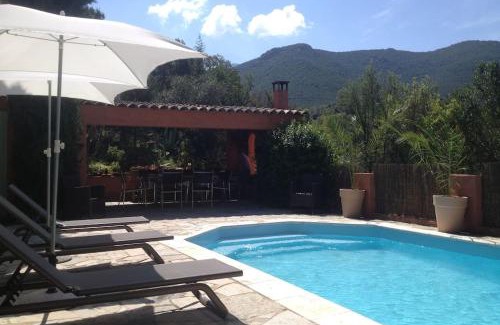 Peri Maison | Gite dans le maquis avec piscine privée