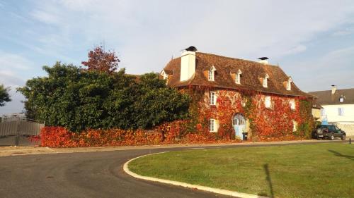 Bastanes Maison | Gite de 6 à 14 pers avec Piscine-Jacuzzi- Salle des fêtes