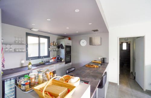 Vers Maison | Gite de Chantecoucou - Piscine privative et vue
