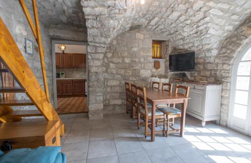 Berrias-et-Casteljau Maison | Gite de l'écurie