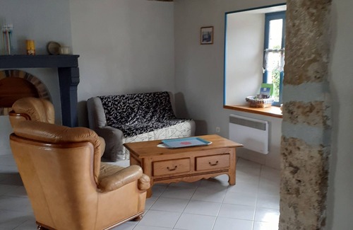 Louchy-Montfand Maison | Gite de Marcureau. dans le vignoble de St Pourcain. Animal de compagnie accepté.