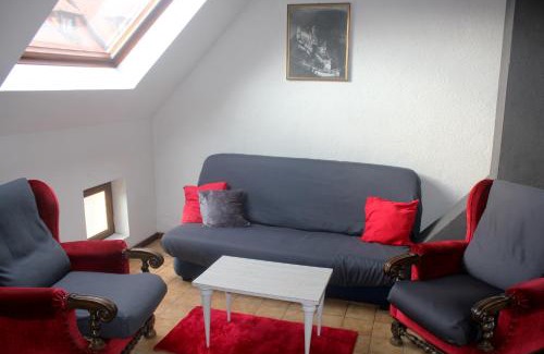 Mittelwihr Maison | Gite des 5 cigognes rouge