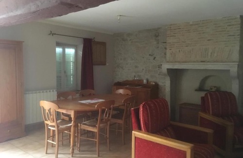 Saint-Pierre-le-Moutier Maison | Gite des Perrieres