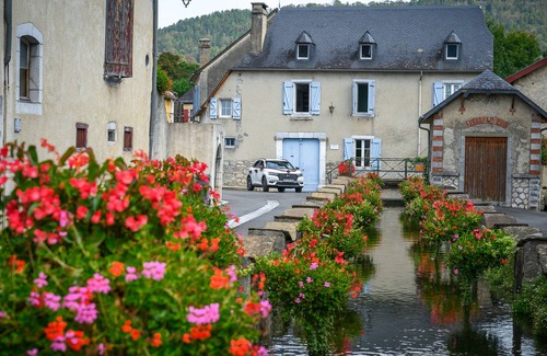 Arudy Appartement | Gîte du canal du moulin, in the heart of the village of Arudy in the Ossau Valley