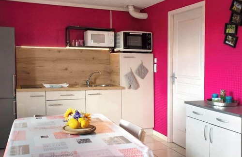 Montelimar Appartement | Gite du Levant, espace et couleur, clim réversible, rez de jardin au calme