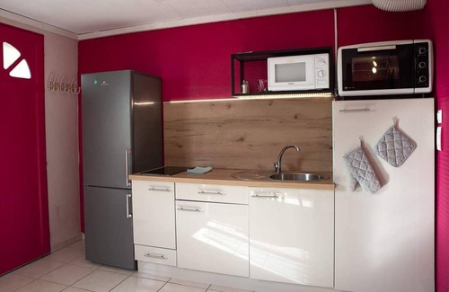 Montelimar Appartement | Gite du Levant, espace et couleur, clim réversible, rez de jardin au calme