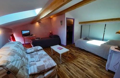 Proulieu Maison | GITE DU ROY D'AMONT Plaine de l'Ain, Parking, Local vélo et table d'hôtes