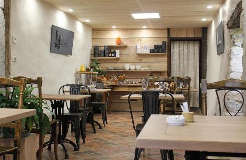 Proulieu Maison | GITE DU ROY D'AMONT Plaine de l'Ain, Parking, Local vélo et table d'hôtes