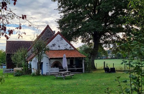 Trezelles Cottage | Gîte Ella – Chien bienvenu – Petit camping familial – À 20 min du parc Le Pal
